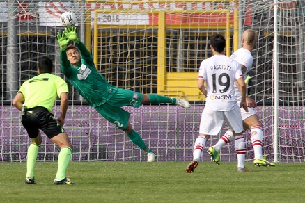 Cagliari, ufficiale Gabriel. Storari al Milan a titolo definitivo