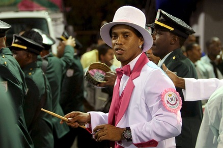 Ronaldinho al Nacional. Il presidente: «Basta uno sponsor»