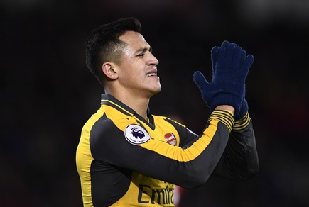 Psg sul mercato per un attaccante, nel mirino c'è Sanchez
