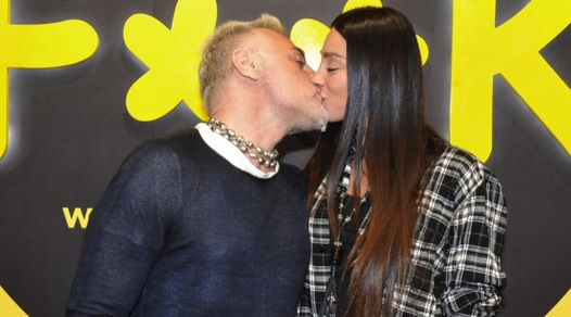 Al Pitti Uomo è Vacchi mania: che folla per l'idolo dei social!