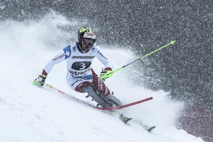 Murisier vince lo slalom sotto la neve di Wengen, sfortunato l'azzurro Fill