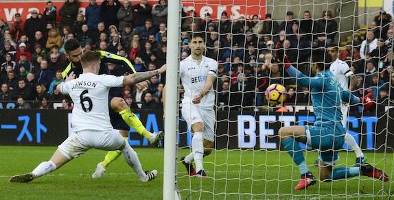 Swansea-Arsenal 0-4: Giroud segna e si fa male
