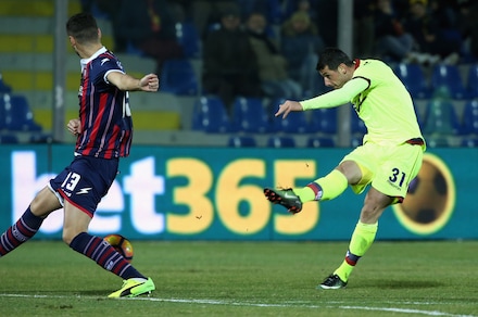 Serie A, lampo di Dzemaili: il Bologna vince 1-0  a Crotone