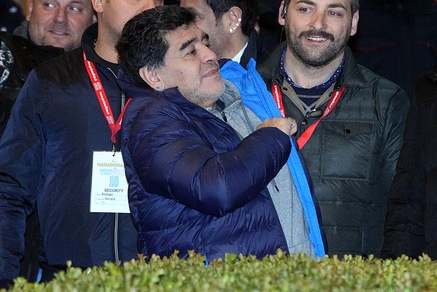 Maradona arriva a Napoli, messaggio ai tifosi: «Vi amo»