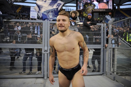 Immobile ci ha preso gusto: nuovo spogliarello all'Olimpico