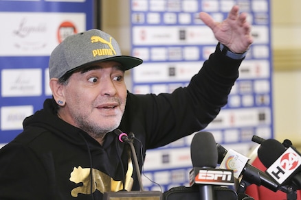 Maradona show in conferenza stampa a Napoli