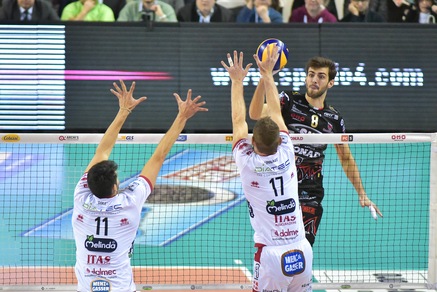 Volley: Superlega, nel big match Perugia batte Trento