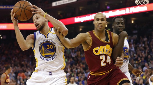 Curry asfalta Cleveland, +35 per Golden State