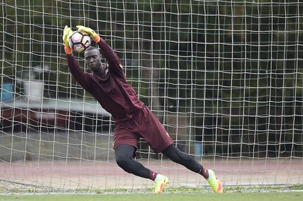 Calciomercato, il Torino ufficializza i prestiti di Gomis e Diop