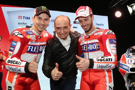 Ducati, ecco la nuova moto: che sorrisi per Lorenzo e Dovizioso