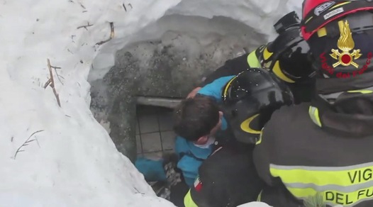 Terremoto, Hotel Rigopiano: altri tre bambini in salvo, riunita la famiglia Parete