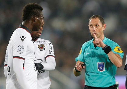 Balotelli: «Versi di scimmia contro di me, in Francia il razzismo è legale?»