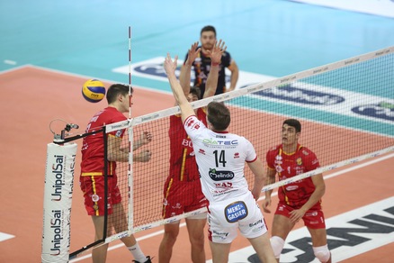 Volley: Superlega, Trento batte Ravenna e aggancia il secondo posto