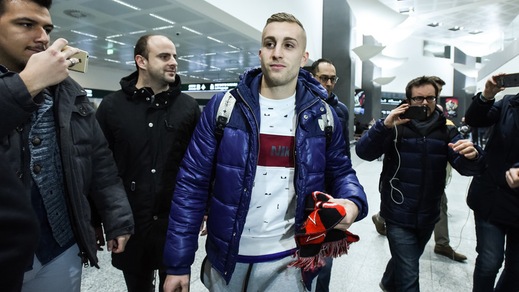 Calciomercato, Deulofeu è sbarcato a Malpensa: «Felice, il Milan è un grande club»