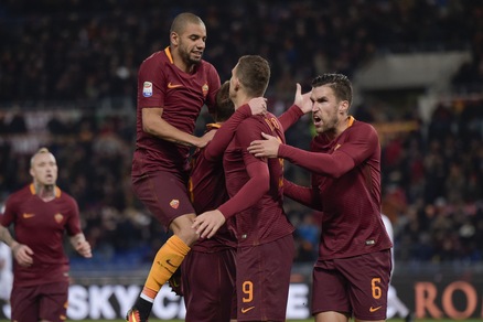 Serie A, Roma-Cagliari 1-0: decide Dzeko, Juventus a +1