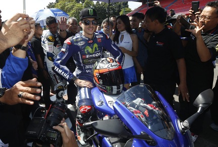 MotoGp, Viñales: «Sarebbe stupido se Rossi mi facesse la guerra»