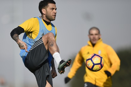 Sirene cinesi? Dani Alves concentrato a Vinovo