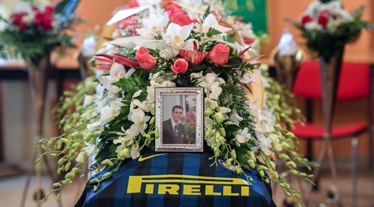 Hotel Rigopiano, la maglia dell'Inter sulla bara del maitre