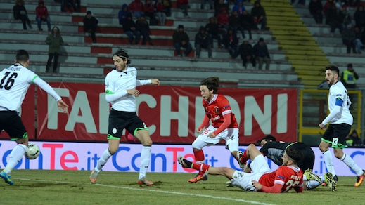 Serie B Perugia-Cesena 3-3. Gol e spettacolo al Curi