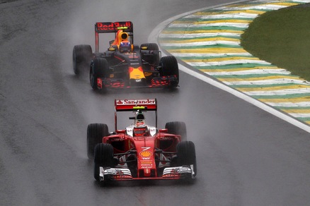 F1, sorpassi più liberi con le nuove regole