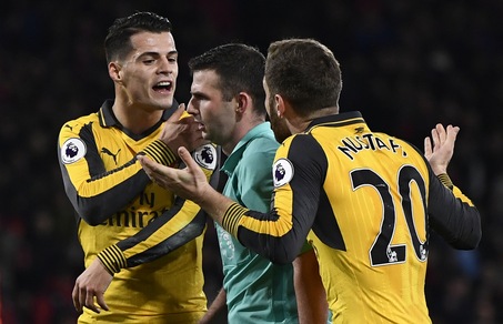 Xhaka, insulti a una hostess: «Fottuta tr...a bianca!»