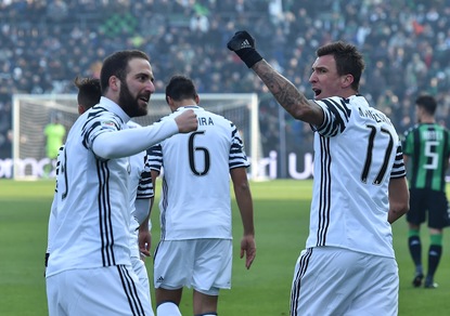 Serie A, Sassuolo-Juventus 0-2: Higuain e Khedira, Roma a -4