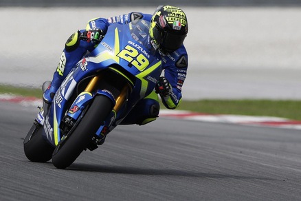 MotoGp, test Sepang: Iannone vola davanti a Viñales, Rossi quarto