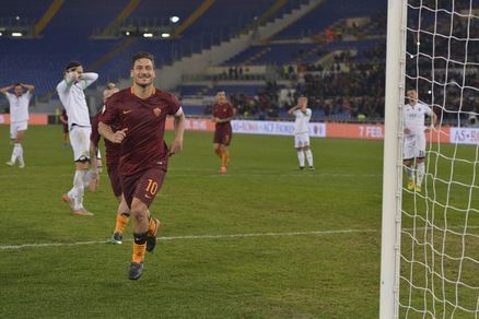 Coppa Italia, Roma-Cesena 2-1: Totti al 97', ora il derby