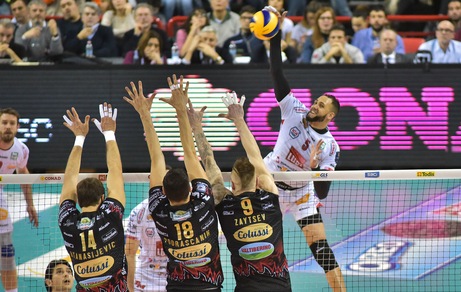 Volley: Superlega, Civitanova vola, Verona sgambetta Modena