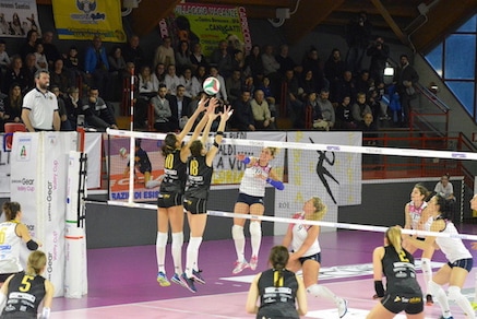Volley: A2 Femminile, Filottrano fa 17, Pesaro supera Caserta