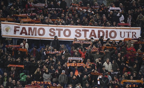 Roma-Fiorentina, sugli spalti lo striscione: "Famo sto stadio"
