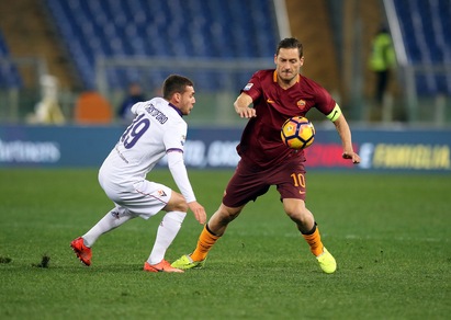 Totti alla Raggi: «Brinderemo insieme al nuovo stadio della Roma»