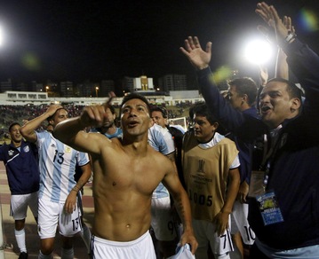 L'Atletico Tucuman trionfa con la maglia dell'Argentina e supera il turno!