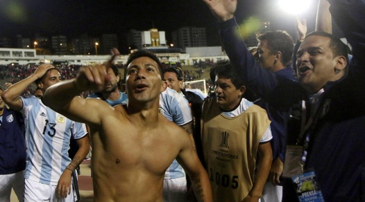 L'Atletico Tucuman trionfa con la maglia dell'Argentina e supera il turno!