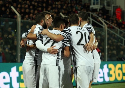 Serie A, Crotone-Juventus 0-2: Mandzukic-Higuain gol, Allegri a +7 sulla Roma