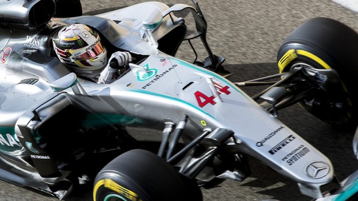 F1, in ottomila per il casco di Hamilton