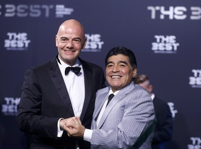 Maradona annuncia: «Lavorerò per una Fifa pulita e trasparente»