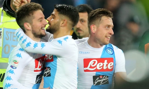 Napoli-Genoa 2-0: due squilli al Real con Zielinski e Giaccherini