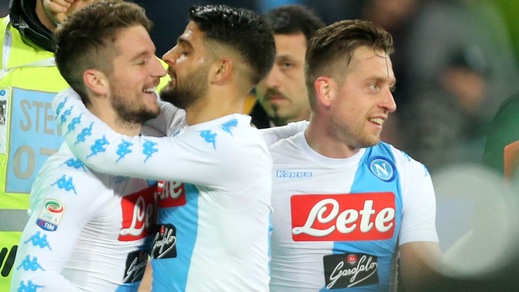 Napoli-Genoa 2-0: due squilli al Real con Zielinski e Giaccherini