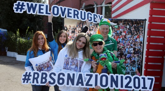 Rugby, Italia-Irlanda: la festa colorata dell'Olimpico