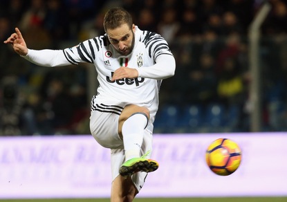 Serie A, Cagliari - Juve: lavagna da Over