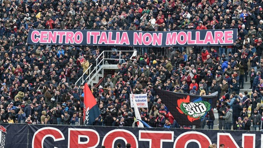 Serie A, Crotone-Roma: supporters calabresi pagano il biglietto a un tifoso speciale