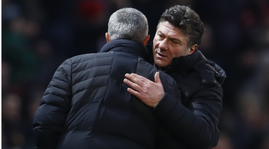Mazzarri, è pace con Mourihno: l'abbraccio all'Old Trafford