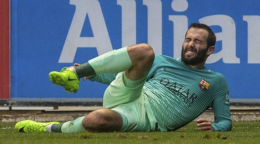 Barcellona, terribile infortunio alla caviglia per Aleix Vidal