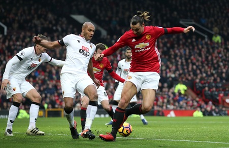 Manchester United, Ibra mette in dubbio il rinnovo: «Aspettiamo e vediamo»