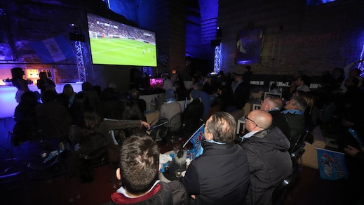 Napoli si ferma: tutti davanti alla tv per la grande sfida al Real Madrid