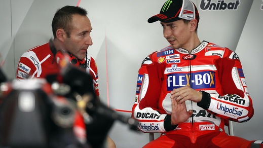 MotoGp Ducati, Lorenzo: «Lontano dai primi»