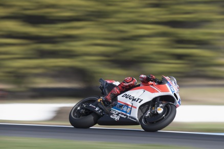 MotoGp Ducati, Lorenzo: «Passi avanti per capire la moto»