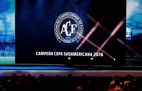 Chapecoense, l'unica donna superstite disperata: «Non ho più soldi»