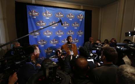 NBA, Irving shock: «La Terra è piatta, ci stanno ingannando»